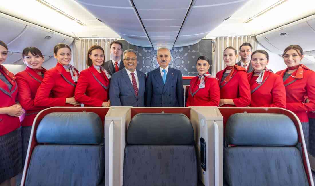 Türk Hava Yolları (THY), İstanbul-Sevilla hattında karşılıklı uçuşlara başladı. Açılış