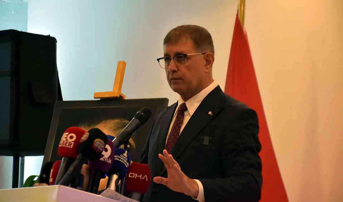 İzmir Büyükşehir Belediye Başkanı Cemil Tugay, artan çöp sorunu ve