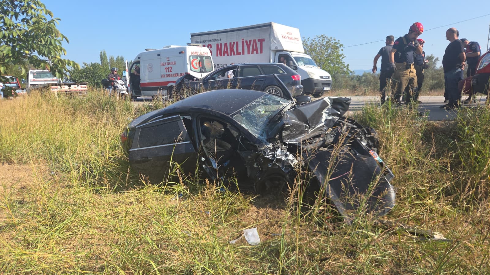 Bursa’nın Orhangazi ilçesinde iki otomobilin kafa kafaya çarpışması sonucu 4