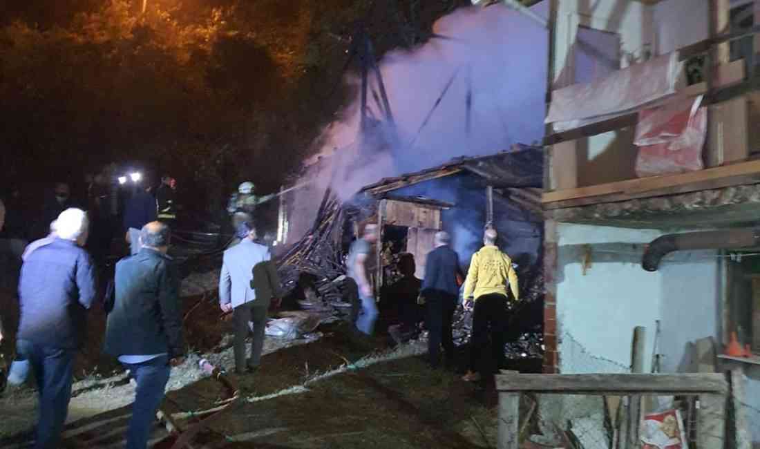 Bursa’nın İnegöl ilçesinde çıkan yangında bir samanlık tamamen yanarak kullanılamaz