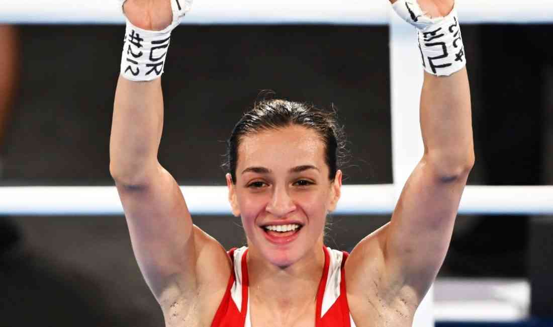 Milli boksör Buse Naz Çakıroğlu, İngiltere’nin Liverpool kentinde düzenlenen Dünya