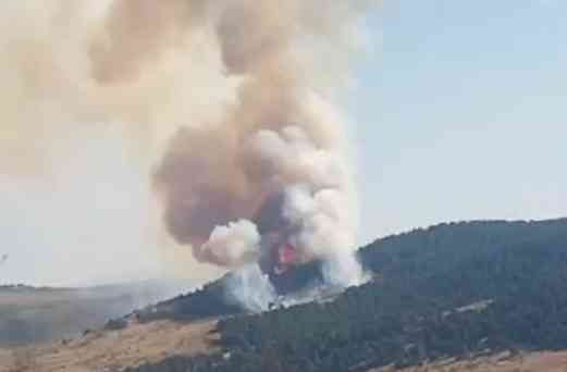 Çankırı’nın Kurşunlu ilçesinde çıkan orman yangını, ekiplerin havadan ve karadan
