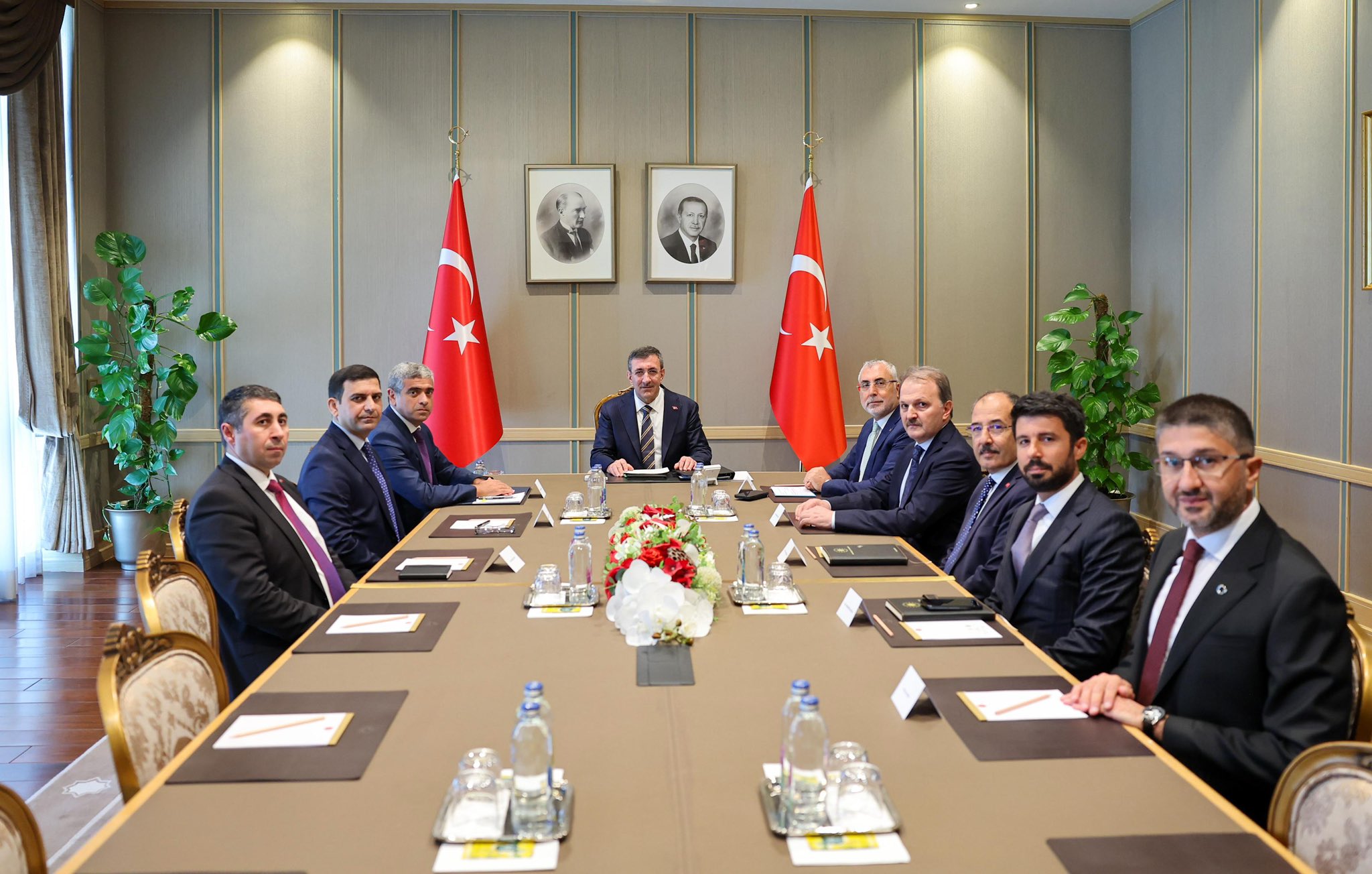 Cumhurbaşkanı Yardımcısı Cevdet Yılmaz, Çalışma ve Sosyal Güvenlik Bakanı Vedat