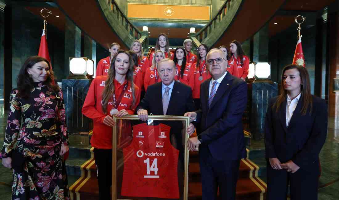 Cumhurbaşkanı Recep Tayyip Erdoğan, 2025 FIVB Dünya Şampiyonası’nda gümüş madalya