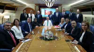 Cumhurbaşkanı Recep Tayyip Erdoğan, Katar ziyareti dönüşünde uçakta gazetecilerin sorularını