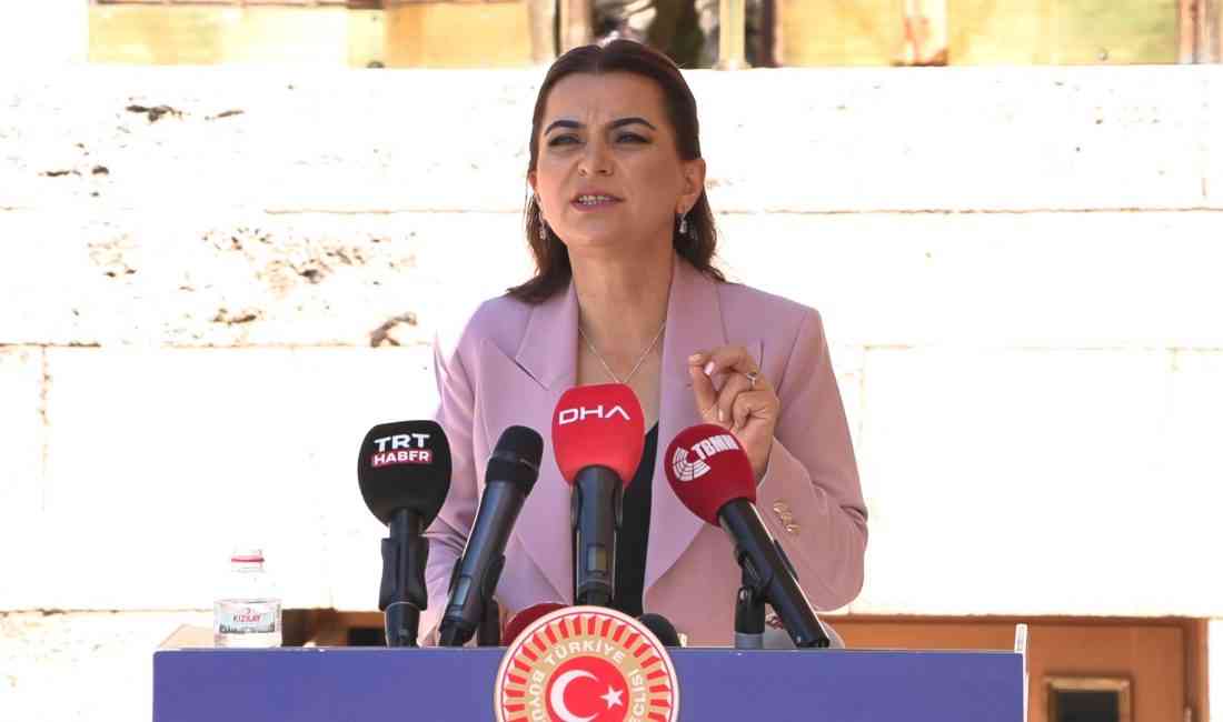 DEM Parti Grup Başkanvekili Gülistan Kılıç Koçyiğit, TBMM’de düzenlediği basın