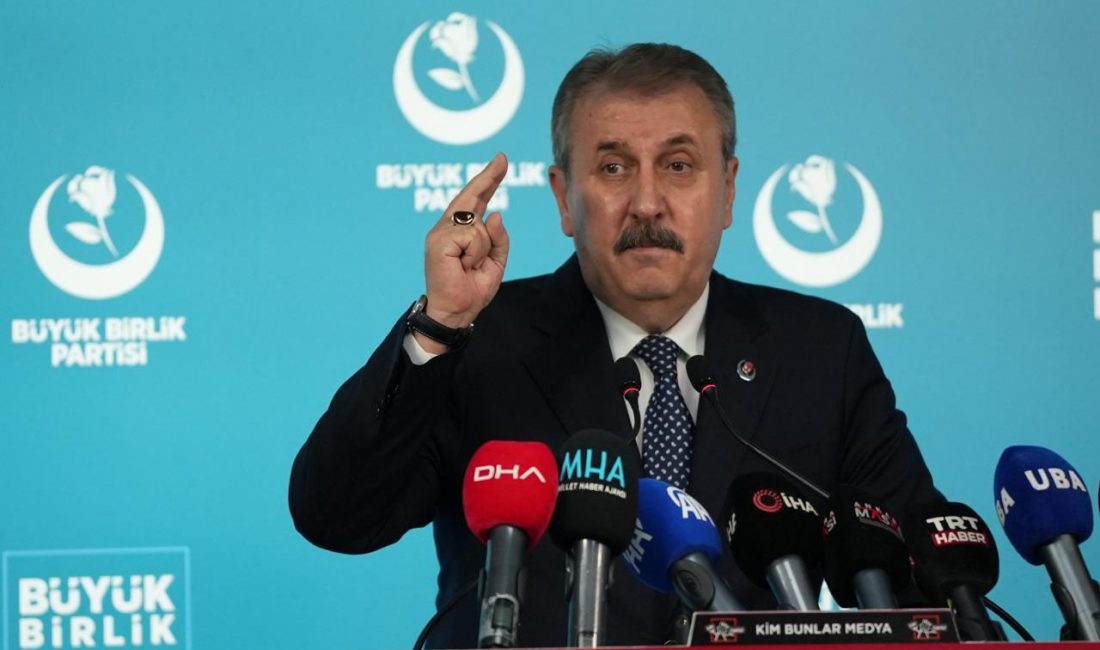 Büyük Birlik Partisi (BBP) Genel Başkanı Mustafa Destici, partisinin genel