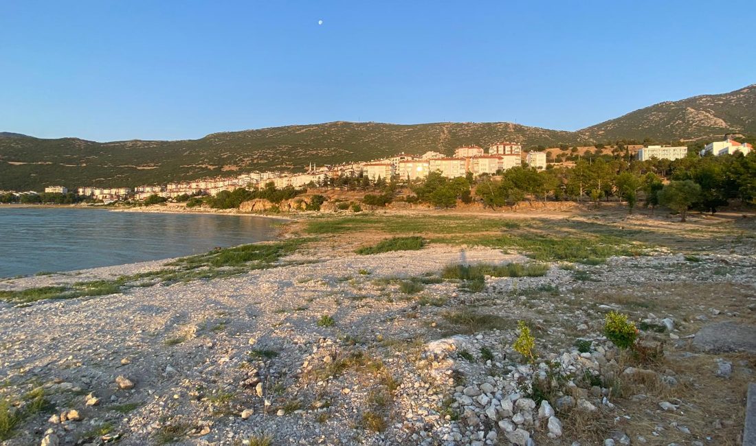 Eğirdir Gölü‘nün Altınkum kıyılarında, sazlıkların kesilmesi büyük tepki çekti. Türkiye