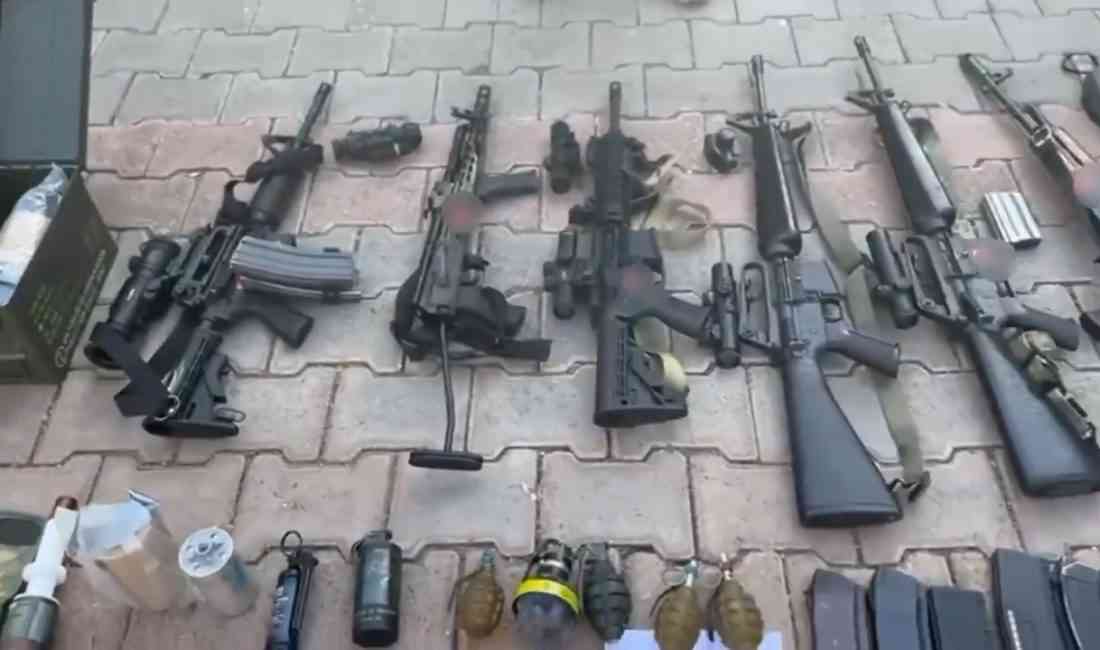 Şanlıurfa’nın Viranşehir ilçesinde düzenlenen silah kaçakçılığı operasyonunda, 17 el bombası