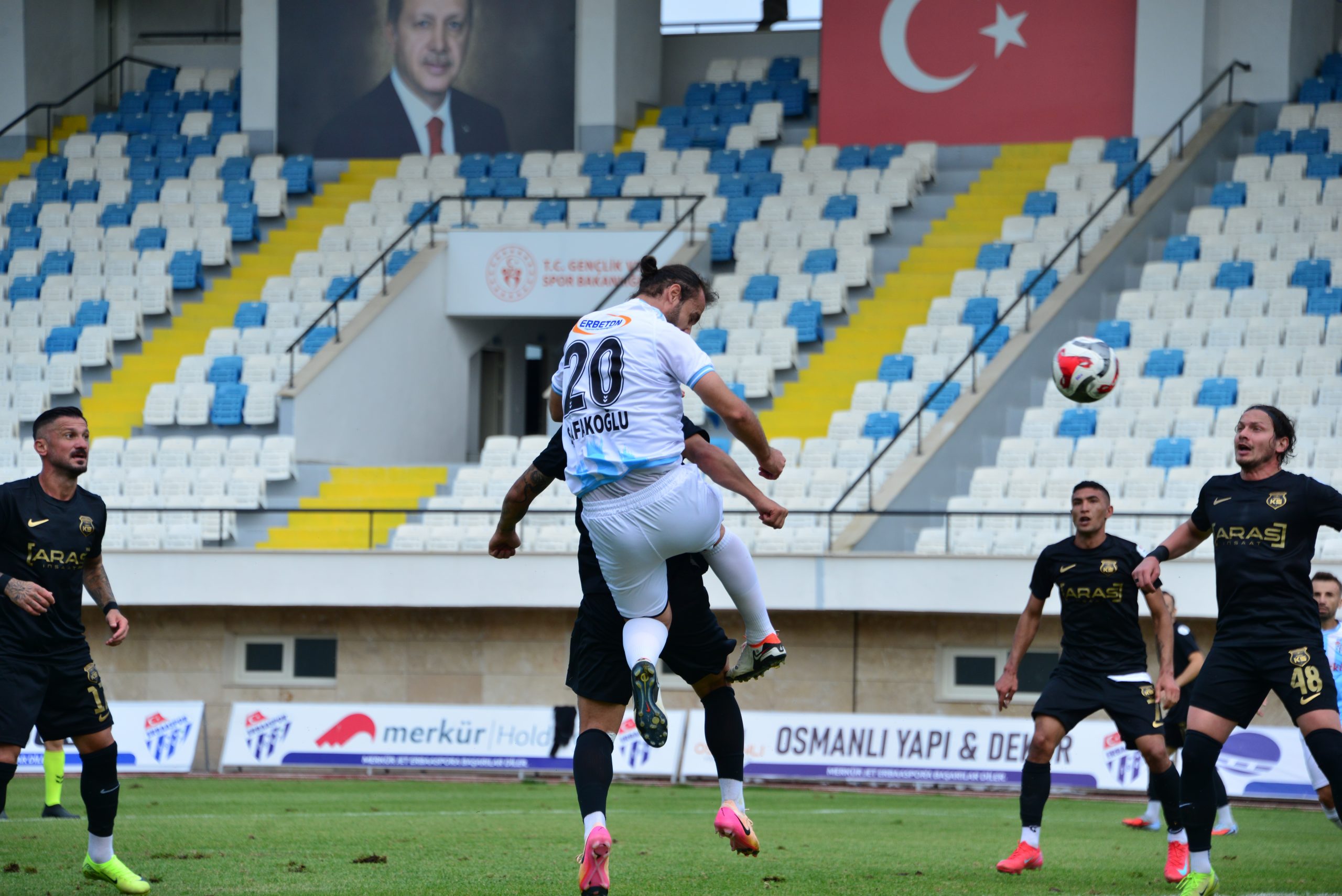 TFF 2’nci Lig Beyaz Grup’ta Kastamonuspor, deplasmanda karşılaştığı Erbaaspor’u 3-2