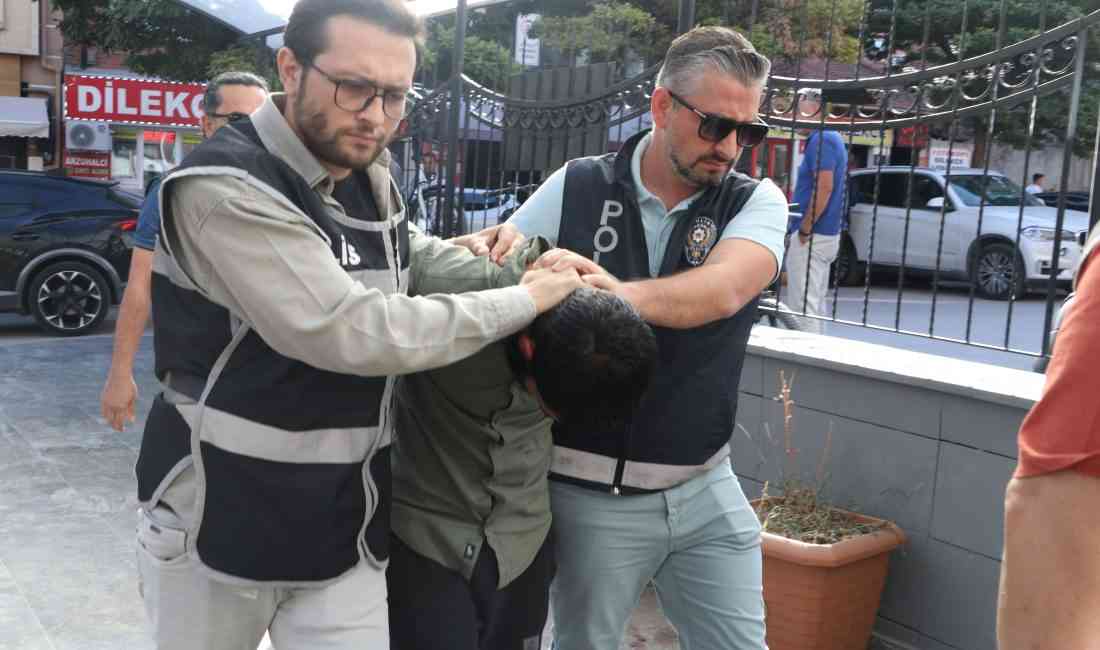 Eskişehir’in Odunpazarı ilçesinde, sokak ortasında eşini darp eden Ali H.,