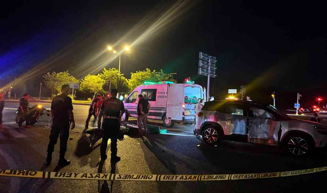 Muğla’nın Fethiye ilçesinde, otomobil ile çarpışan motosikletin sürücüsü Gökdeniz Erdem