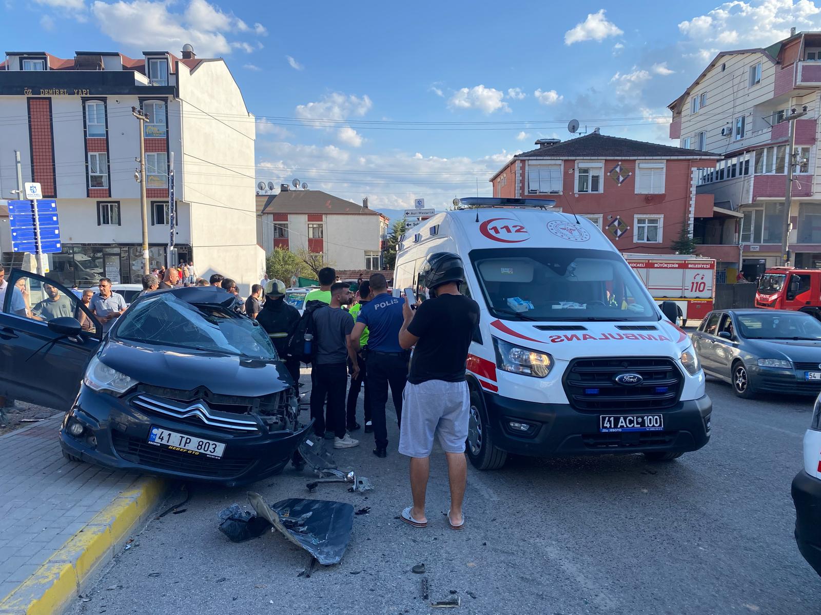 Kocaeli’nin Körfez ilçesinde, freni boşalan bir iş makinesi, yokuştan inerken