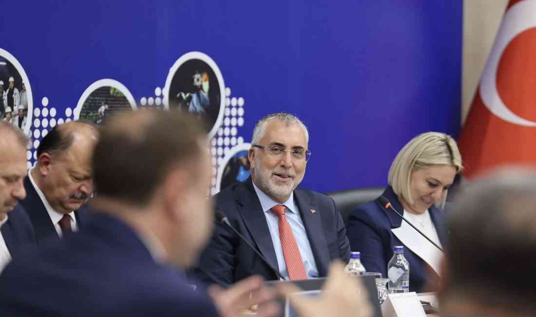 Çalışma ve Sosyal Güvenlik Bakanı Vedat Işıkhan, Kastamonu’da katıldığı “STK