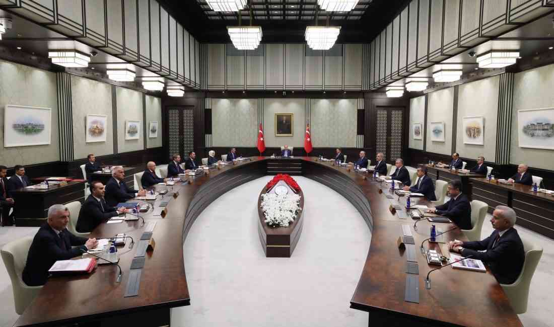 Cumhurbaşkanlığı Kabinesi, Beştepe’de bir araya gelerek gündemdeki öncelikli konuları değerlendirdi.