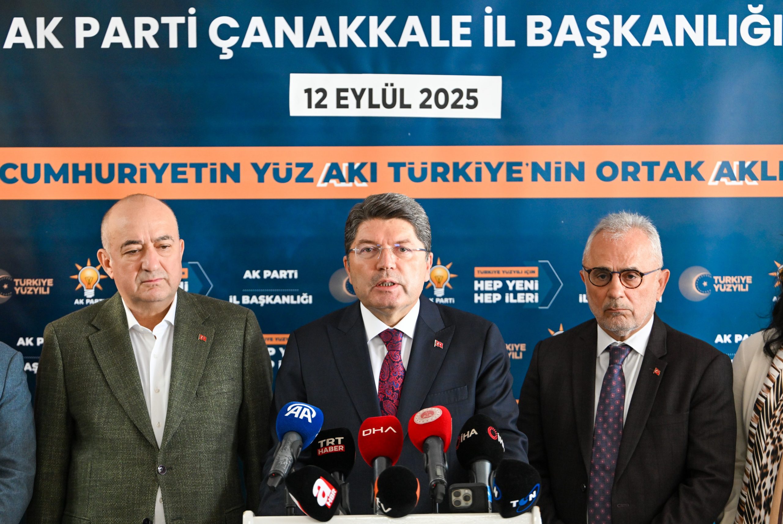 Adalet Bakanı Yılmaz Tunç, Çanakkale’de düzenlediği basın toplantısında, “Darbe anayasasıyla