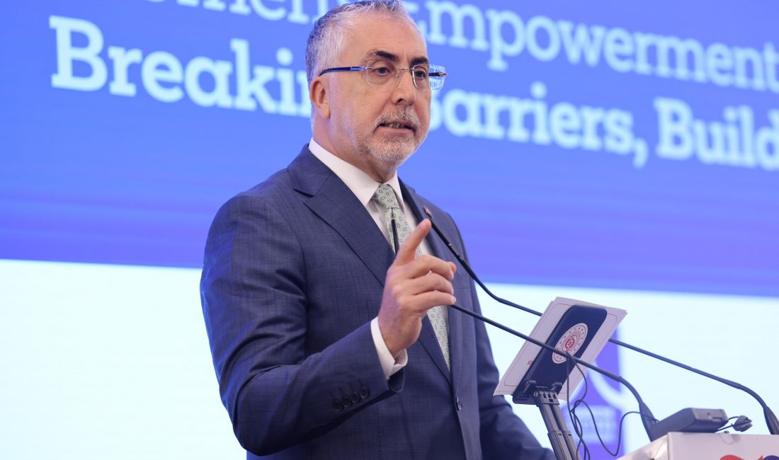 Çalışma ve Sosyal Güvenlik Bakanı Vedat Işıkhan, İstanbul’da düzenlenen Sanayide
