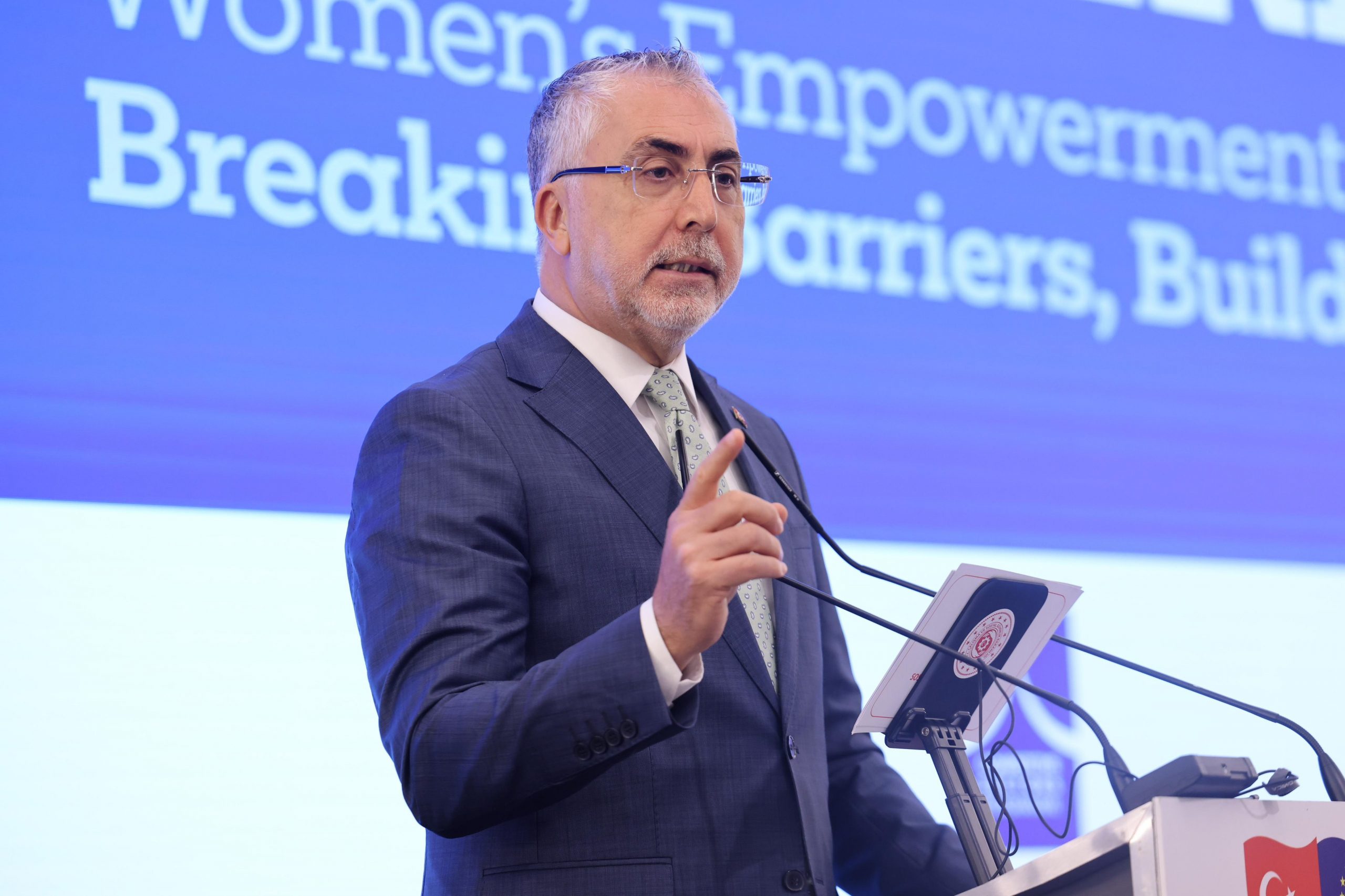 Çalışma ve Sosyal Güvenlik Bakanı Vedat Işıkhan, İstanbul’da düzenlenen Sanayide