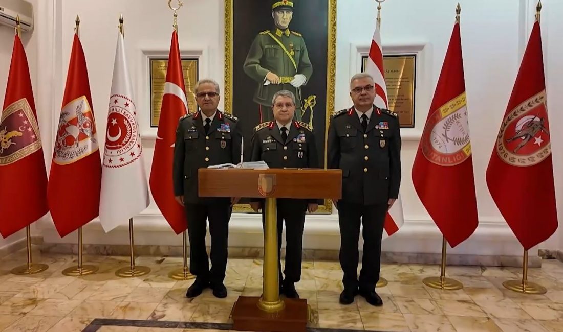 Genelkurmay Başkanı Selçuk Bayraktaroğlu KKTC’de Ziyaretlerde Bulundu Genelkurmay Başkanı Orgeneral Selçuk Bayraktaroğlu, beraberinde Kara Kuvvetleri Komutanı Orgeneral