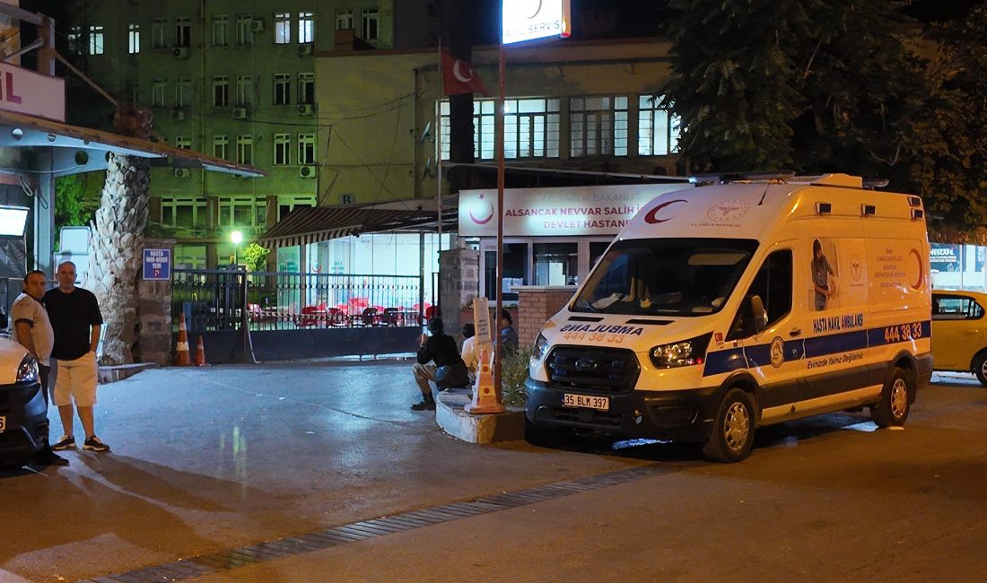 İzmir’in Konak ilçesinde Göztepe taraftarı iki grup arasında çıkan bıçaklı