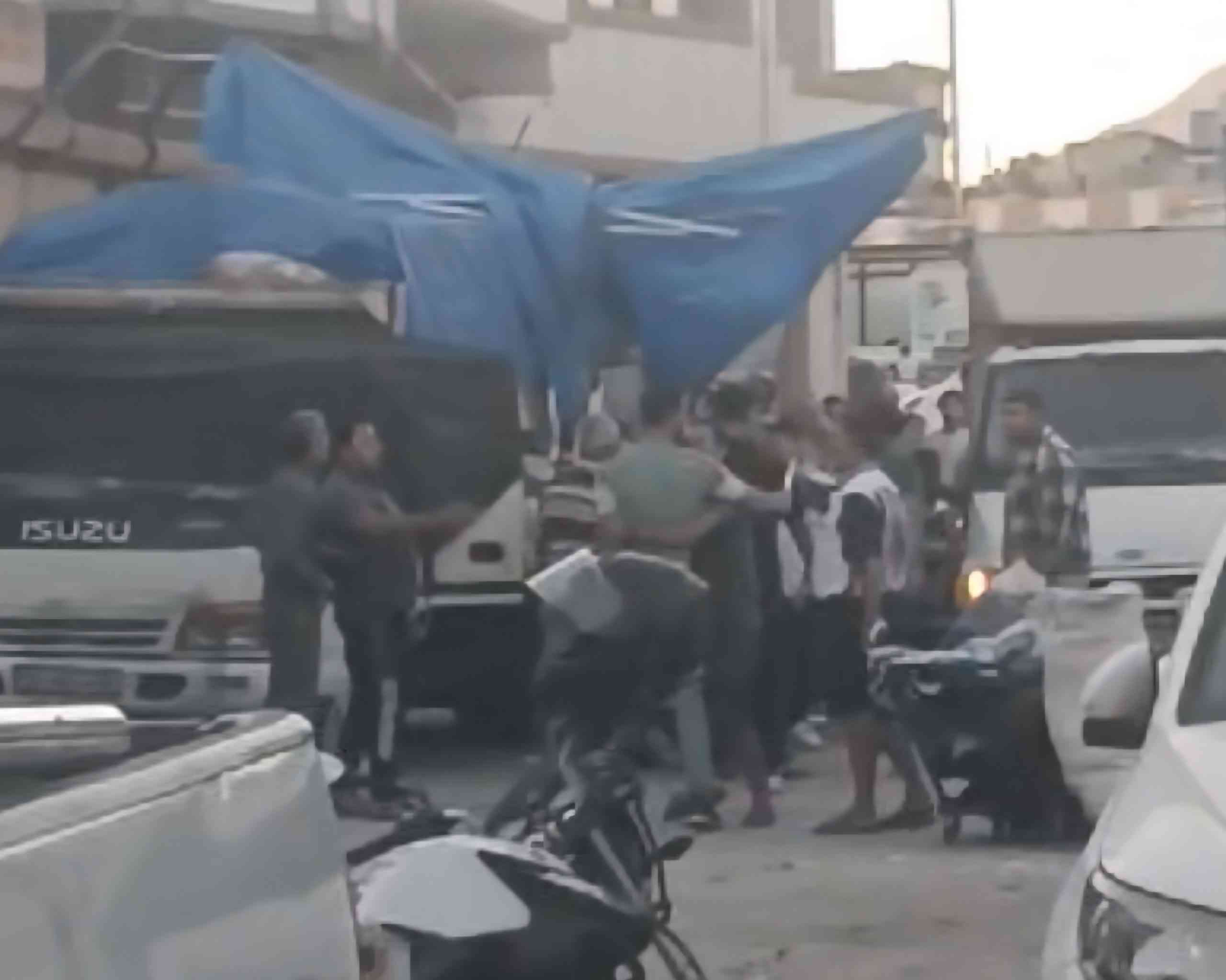 Hatay’ın Samandağ ilçesinde pazarcılar arasında çıkan kavgada 1 kişi yaralandı.