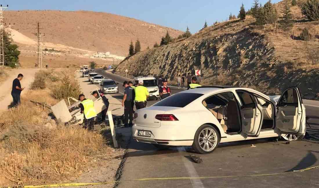 Konya’nın Ereğli ilçesinde iki otomobilin çarpışması sonucu 3 yaşındaki ikiz