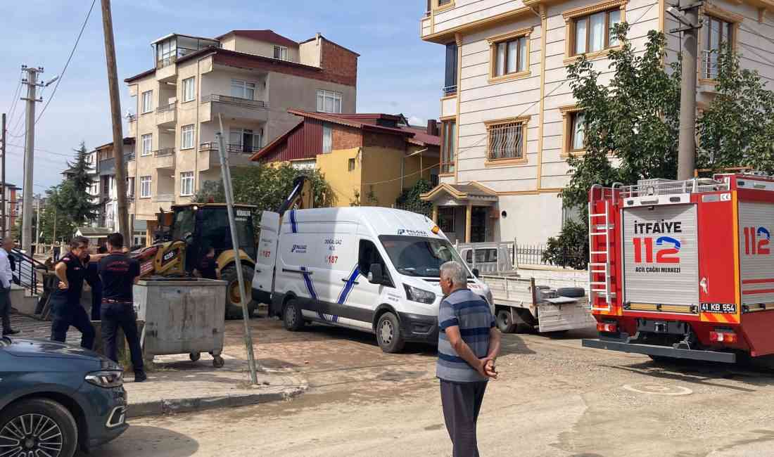 Kocaeli’nin Darıca ilçesinde altyapı çalışması sırasında iş makinesinin doğal gaz