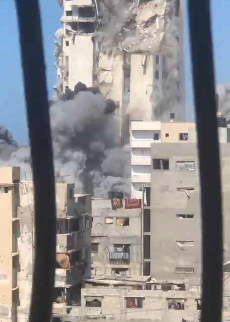 İsrail ordusunun, Gazze kentindeki en yüksek yapı olan Al-Ghifari gökdelenini