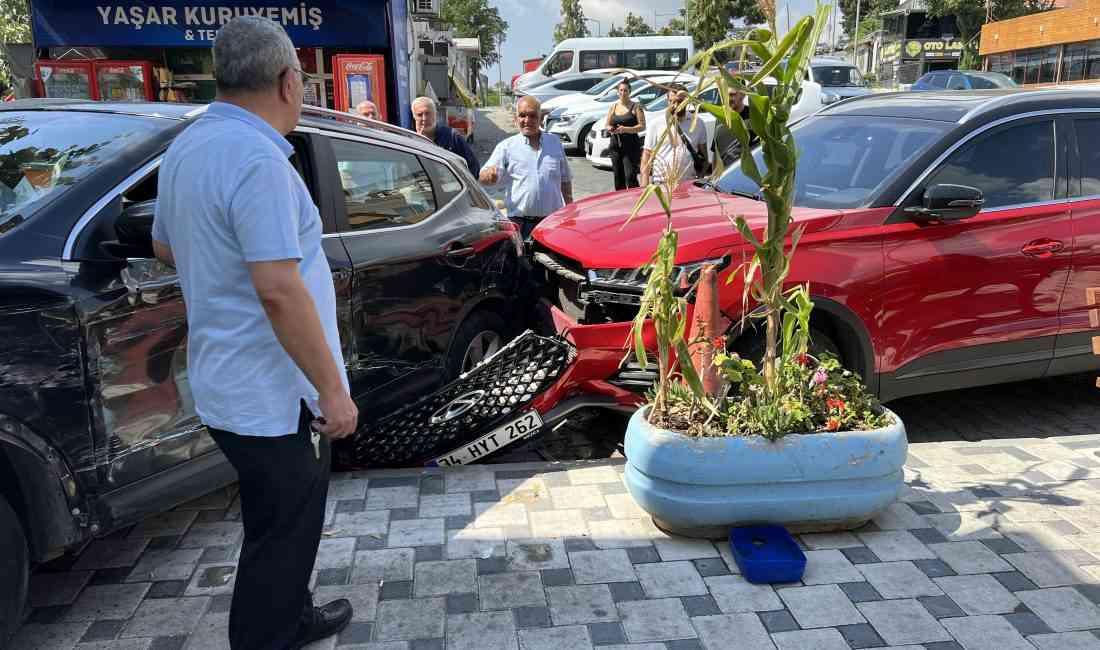 Avcılar’da, gaz pedalının takılı kalması sonucu kontrolden çıkan bir otomobil,