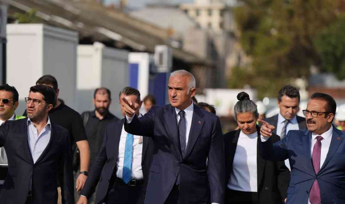 İstanbul’un simge yapılarından Sirkeci Garı’nda süren restorasyon çalışmalarını yerinde inceleyen