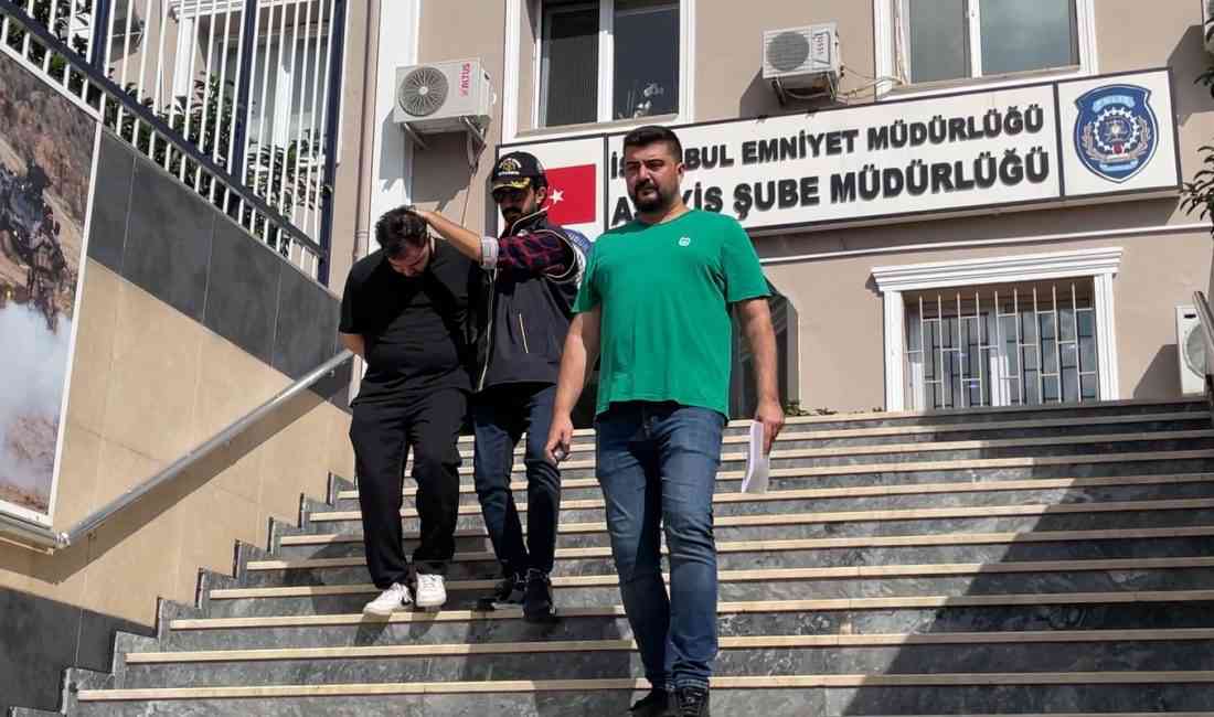 İstanbul’un Başakşehir ilçesinde, bir alışveriş merkezinde mağaza müdürü olarak çalışan
