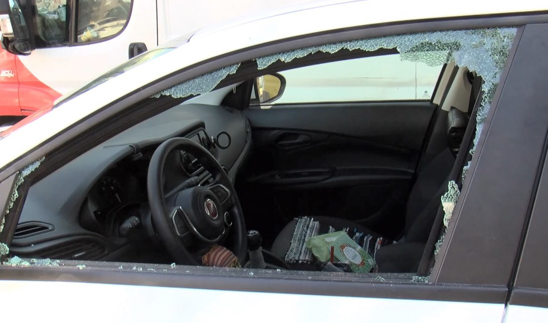 Esenler’de gece saatlerinde Kazım Karabekir Mahallesi‘nde park halindeki 4 aracın