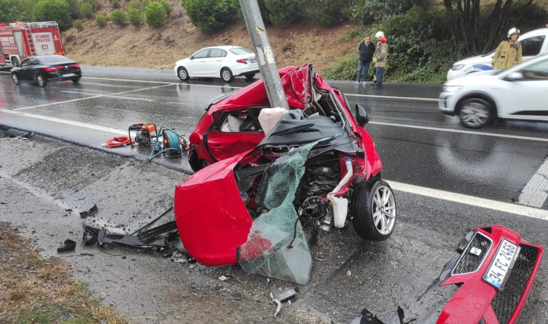 Eyüpsultan’da Korkunç Kaza: Direksiyon Hakimiyetini Kaybeden Sürücü Hayatını Kaybetti Eyüpsultan‘da, Okmeydanı-Hasdal Bağlantı Yolu üzerinde meydana gelen trafik kazasında, sürücüsünün
