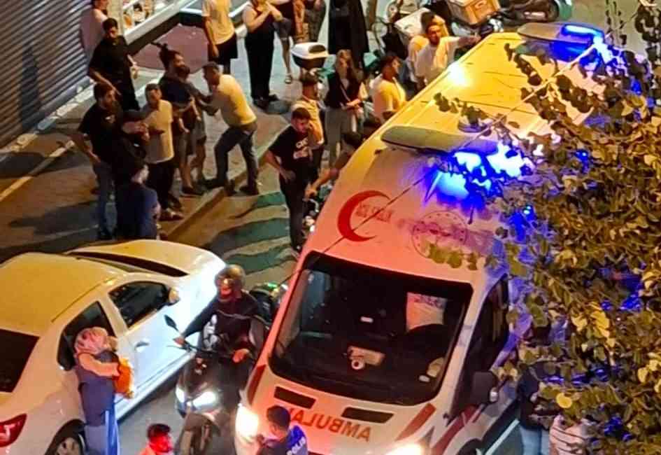 Fatih ilçesinde, ailesine ait bir büfeyi devralan yeni işletmeci ile