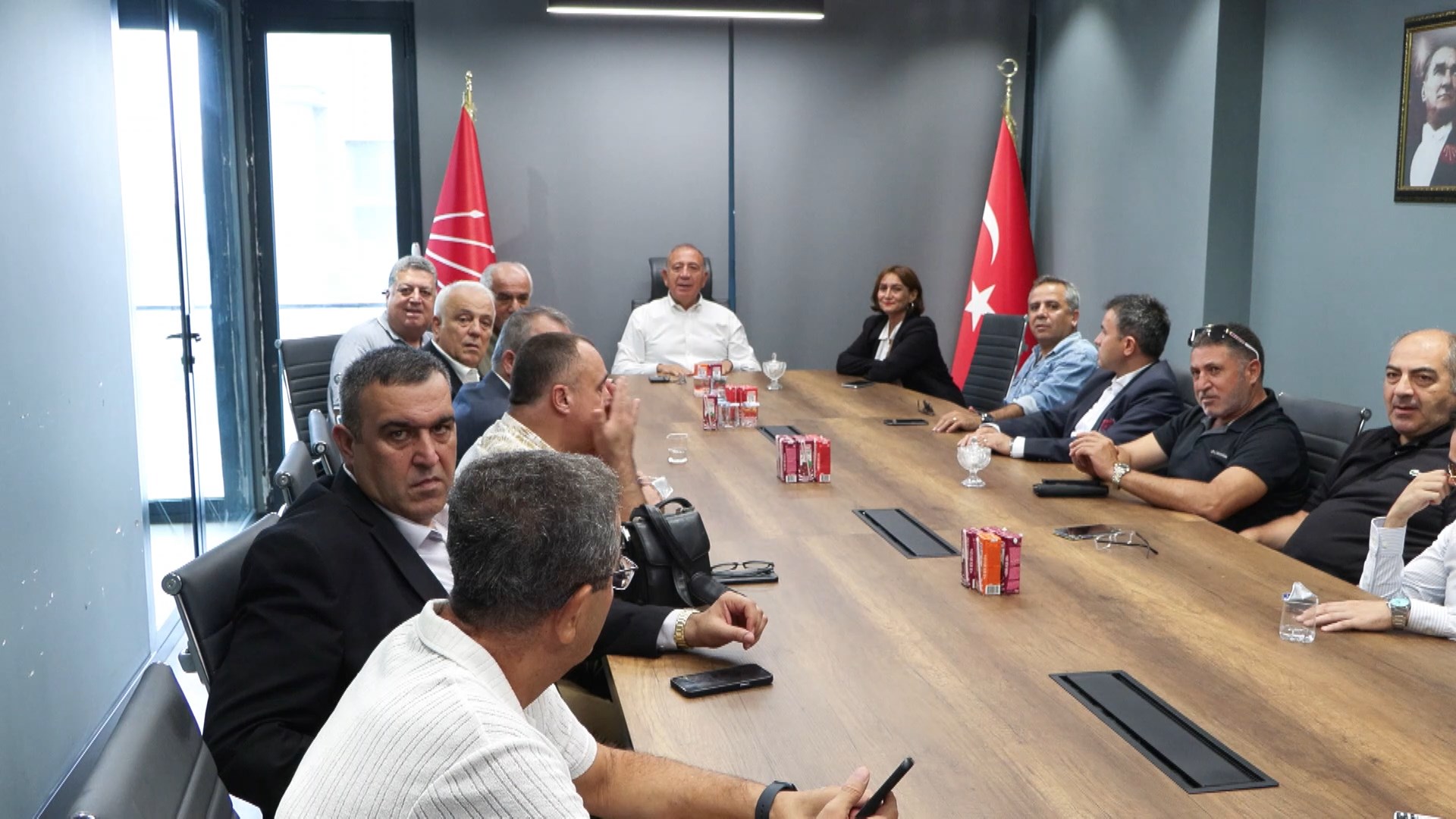 CHP eski Genel Sekreteri Gürsel Tekin, Sarıyer’deki eski CHP İl