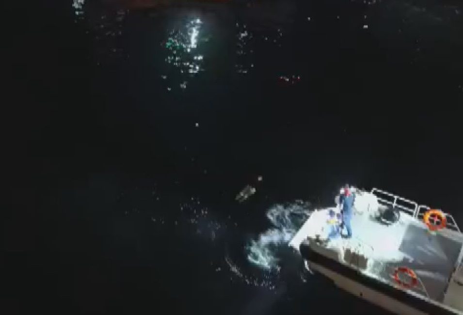 Haliç Metro Köprüsü’nden Denize Atlayan 2 Kişi Yaralı Kurtarıldı İstanbul’da Haliç Metro Köprüsü üzerindeki yaya yolunda yürüyen 2 kişi,