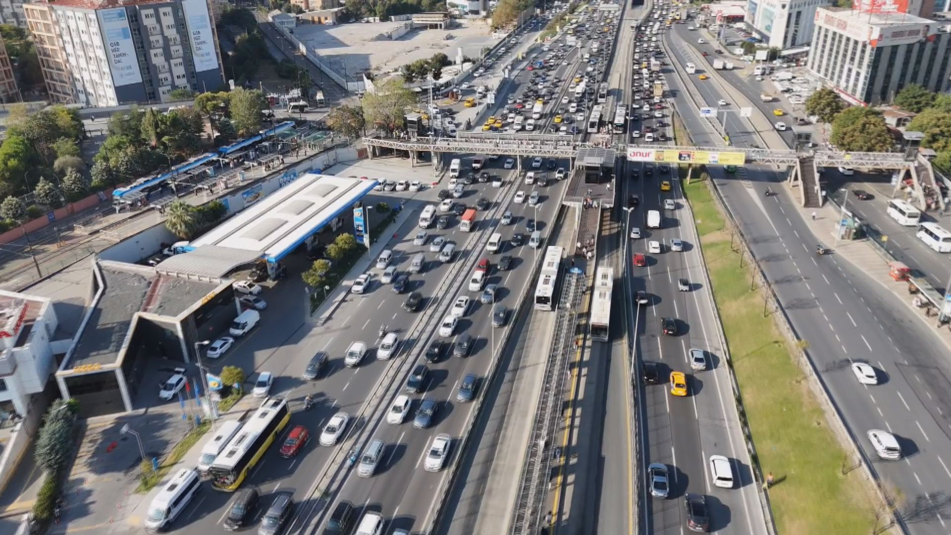 İstanbul’da yeni eğitim öğretim yılının başlamasıyla birlikte okul servisleri sabah