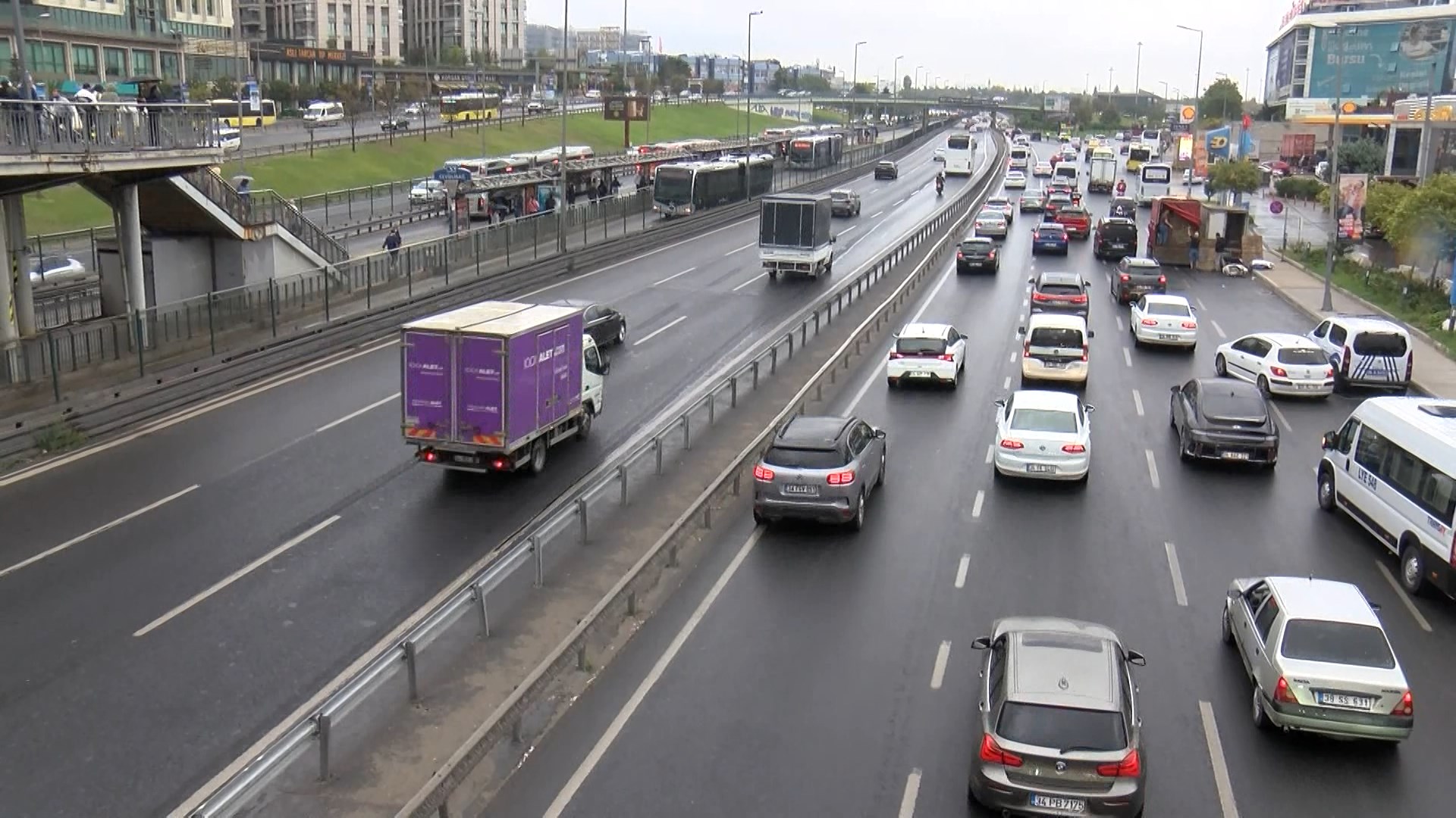İstanbul’da sabah saatlerinde etkili olan yağmur, kent genelinde yer yer