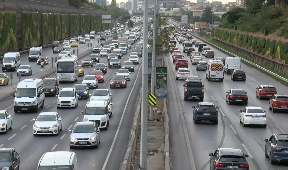 İstanbul’da Okulların Açıldığı İlk Gün Trafik Yoğunluğu Yüzde 63’e Ulaştı 2025-2026 eğitim öğretim yılının başlamasıyla birlikte İstanbul’da trafik yoğunluğu sabah