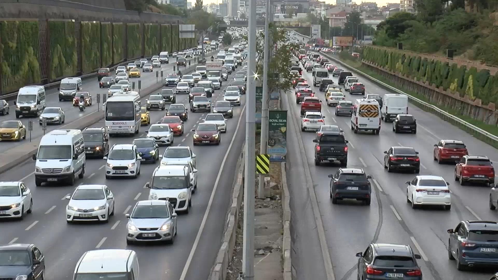 2025-2026 eğitim öğretim yılının başlamasıyla birlikte İstanbul’da trafik yoğunluğu sabah