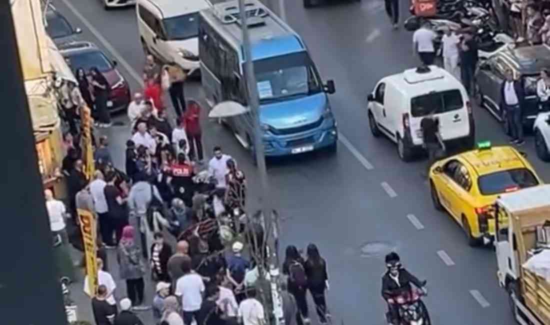 Kağıthane’de avukat Murat K. (34), restoranda yemek yediği sırada motosikletli