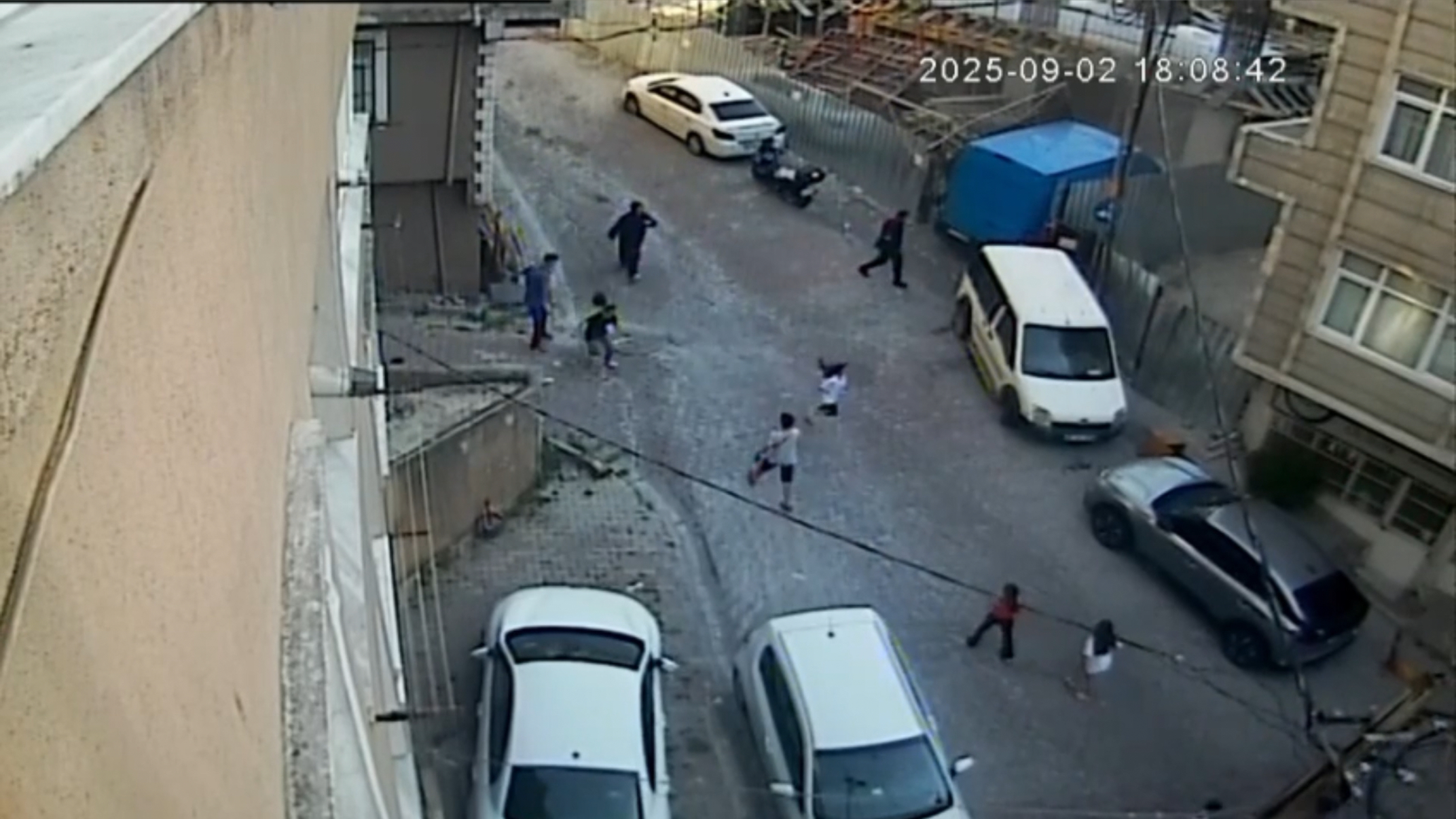 İstanbul Kağıthane’de fren yerine gaza bastığı iddia edilen kargo firmasına