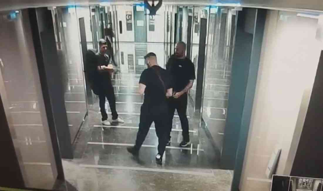 Sarıyer’de motorize Yunus polisleri, şüphe üzerine durdurdukları bir motosiklet sürücüsünün