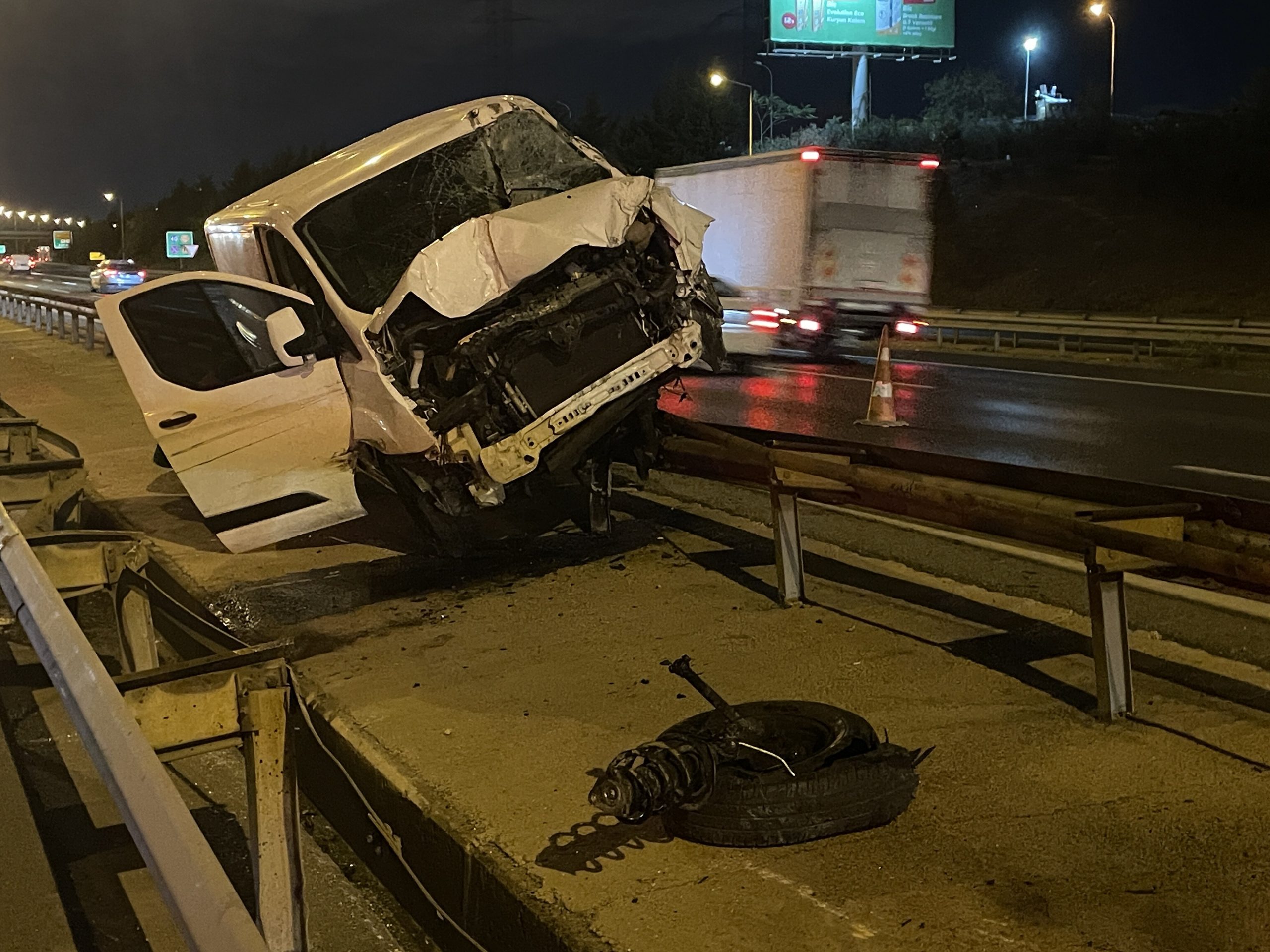   İstanbul’un Ümraniye ilçesinde TEM Otoyolu Dudullu mevkiinde meydana gelen