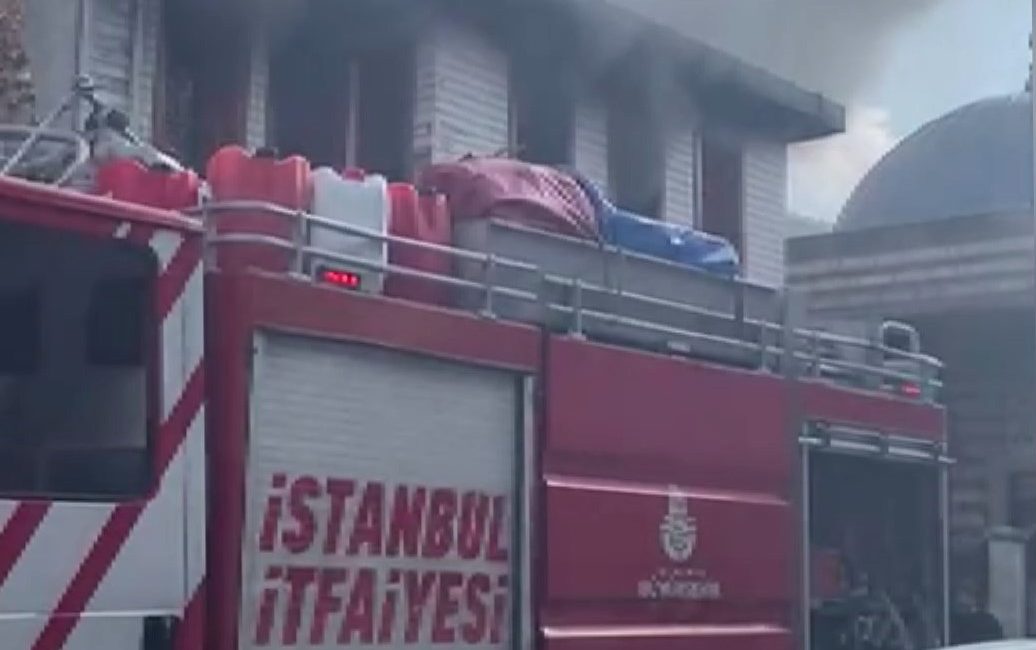 Üsküdar Valide-i Atik Mahallesi Çinili Sokak’ta bulunan 2 katlı ahşap