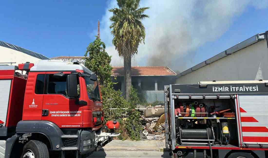 İzmir’in Konak ilçesi Şehitler Caddesi’nde bulunan 2 katlı metruk binada