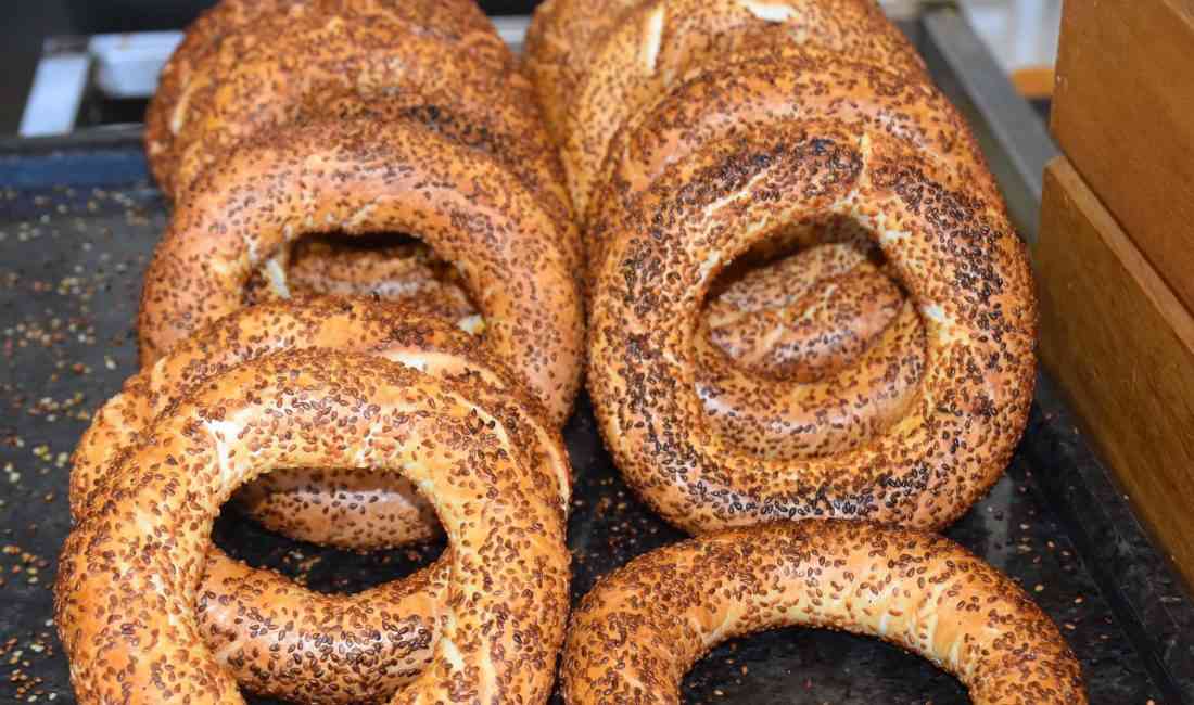 Kentte uzun süredir 15 TL’den satılan simit (gevrek), alınan yeni