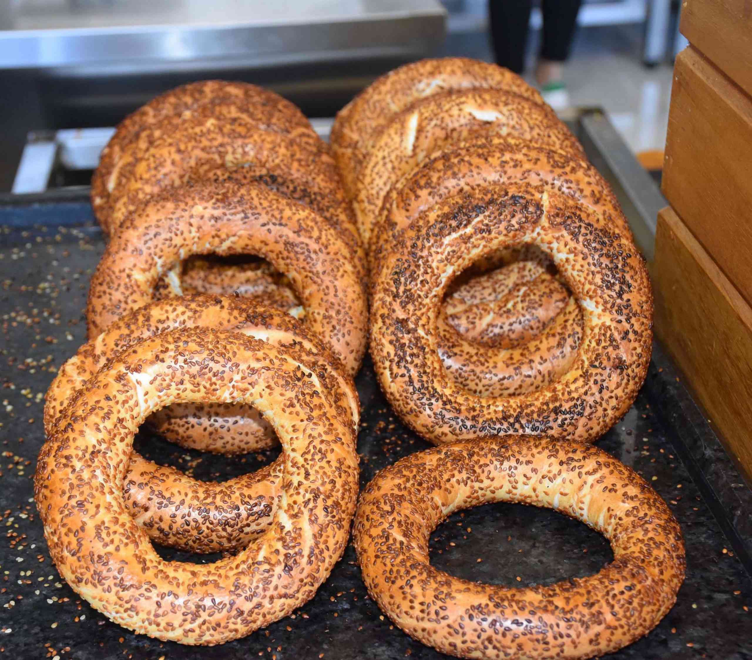 Kentte uzun süredir 15 TL’den satılan simit (gevrek), alınan yeni