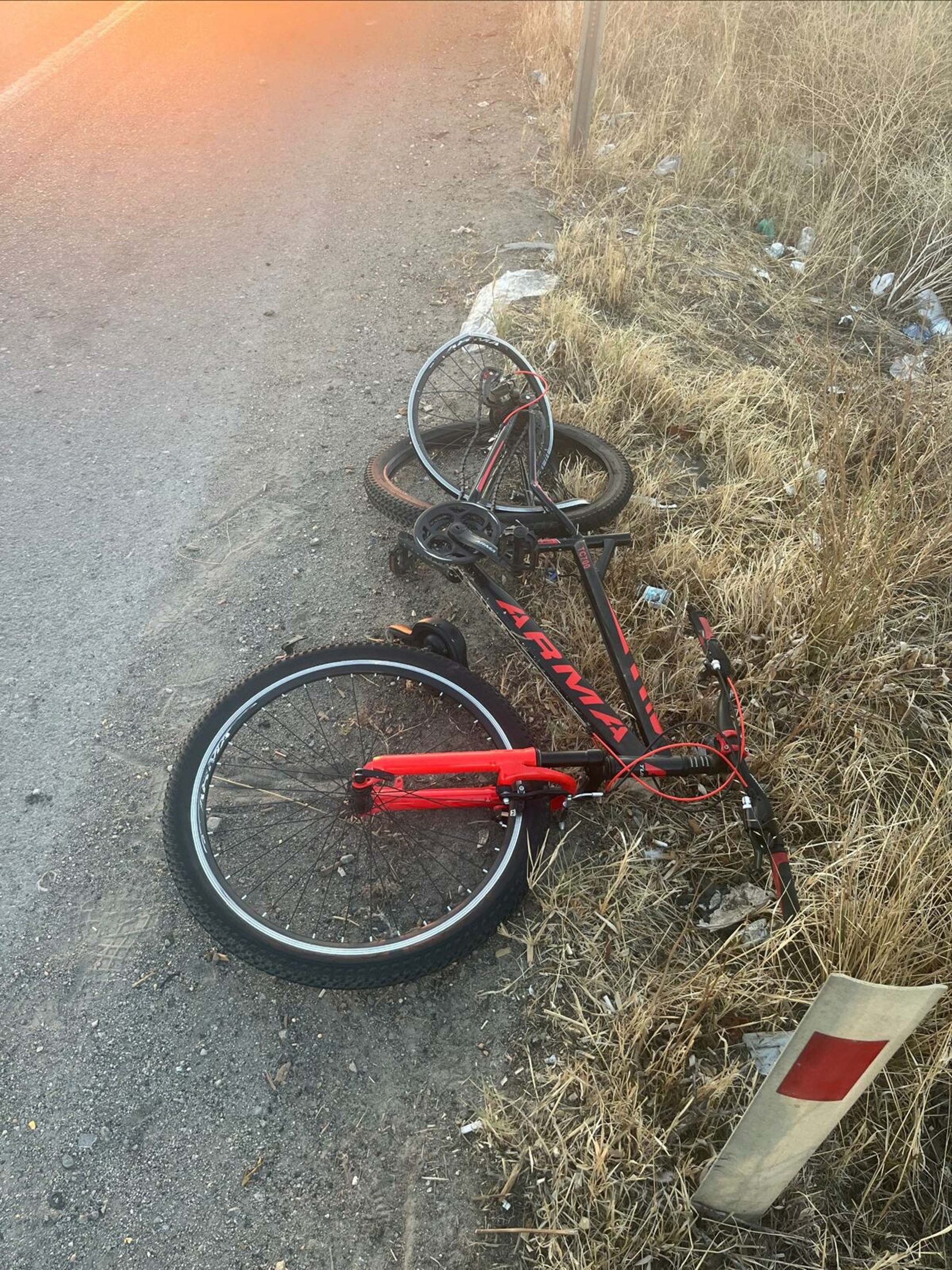Manisa’nın Salihli ilçesinde kamyonetin çarptığı bisikletin sürücüsü Atakan Güngör (44)