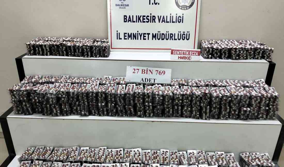 Balıkesir’in Edremit ilçesinde, uyuşturucu ticaretine yönelik gerçekleştirilen operasyonda, bir kamyonette